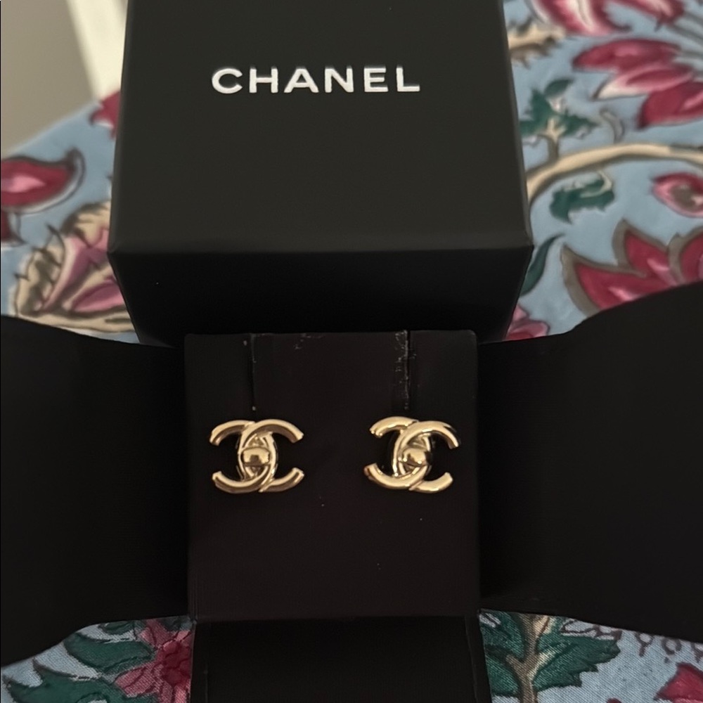 CHANEL Gold CC Turnlock mini